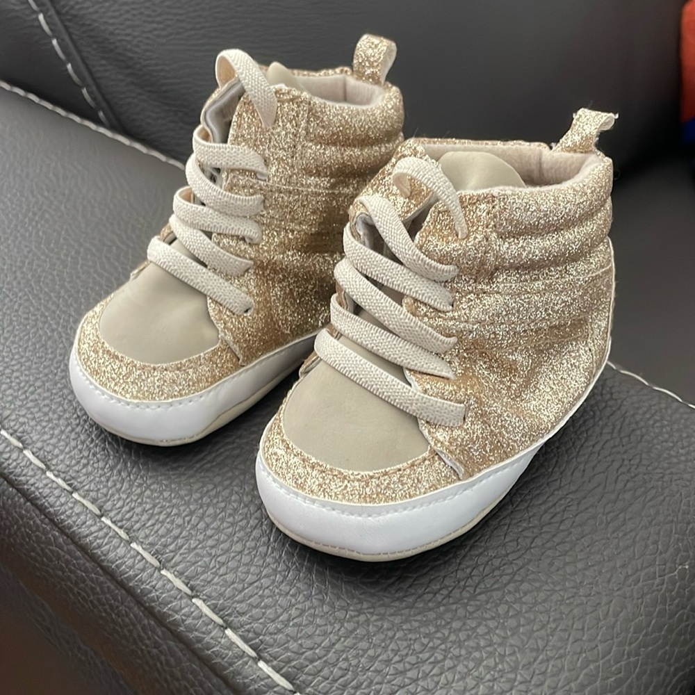 Infant baby shoes gold size 2